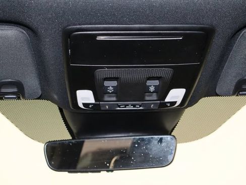 Used 2025 Honda Pilot TrailSport image 27