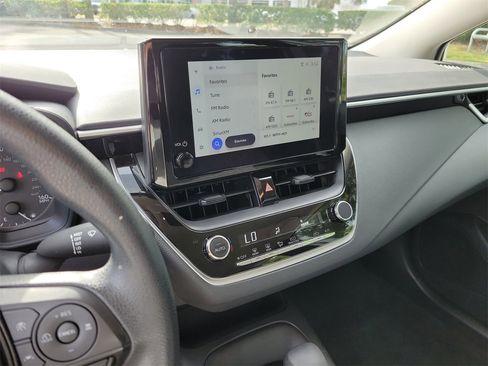 Used 2025 Toyota Corolla LE image 23