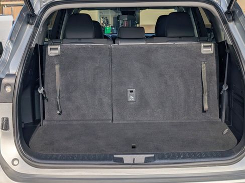 Used 2022 Toyota Highlander LE image 29