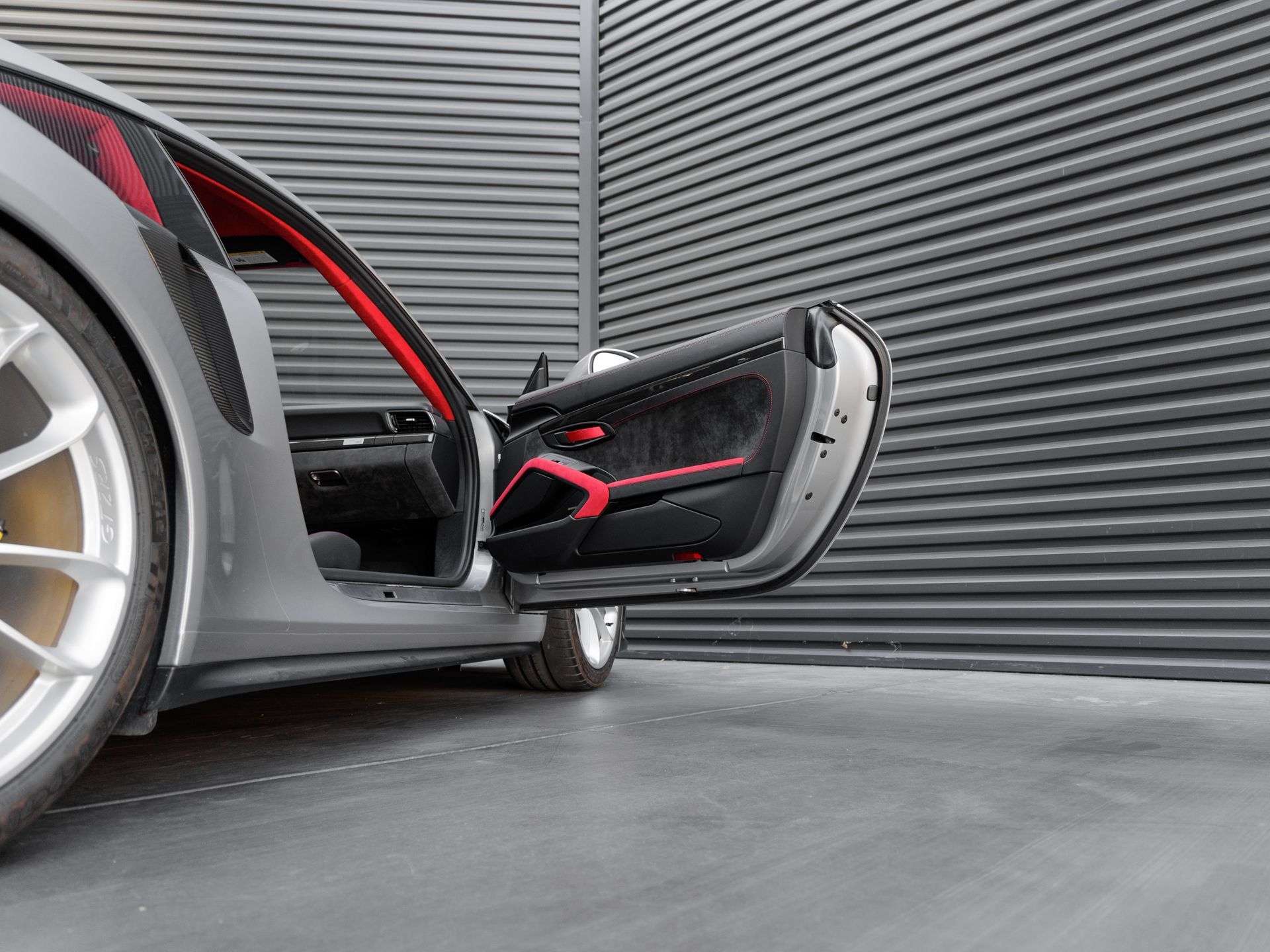 Certified 2018 Porsche 911 GT2 RS RWD image 38