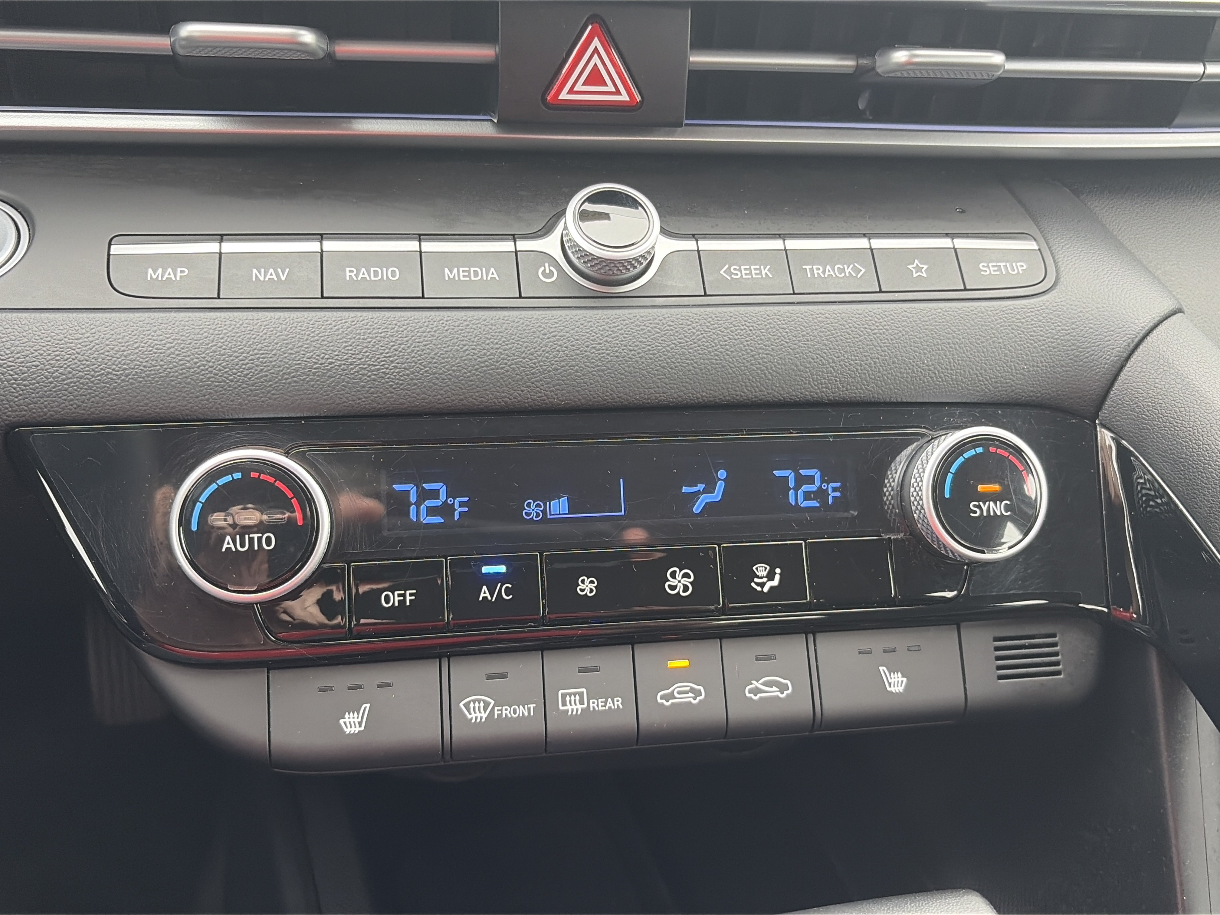 Used 2025 Hyundai Elantra SEL FWD image 30