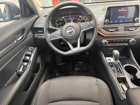 Used 2023 Nissan Altima 2.5 SV FWD image 10