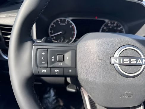 Used 2025 Nissan Rogue SV image 14