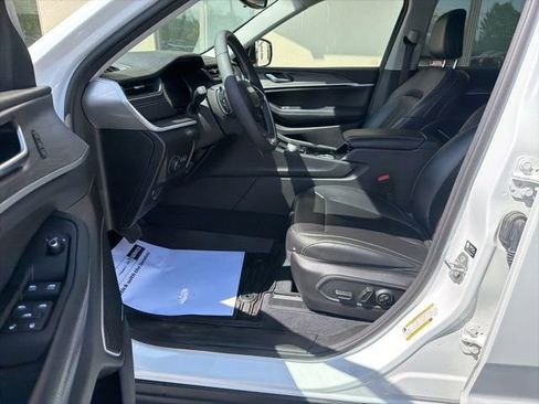 Certified 2023 Jeep Grand Cherokee Limited w/ Black Appearance Package AWD/4WD image 20