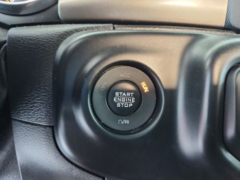 Used 2018 Jeep Wrangler Sport AWD/4WD image 26