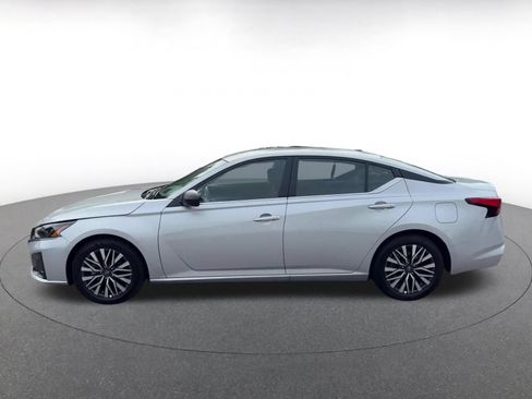 Used 2026 Nissan Altima 2.5 SV FWD image 8