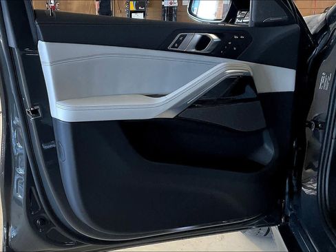 New 2026 BMW X6 xDrive40i w/ Climate Comfort Package image 10