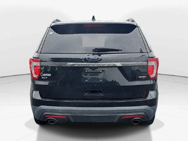 Used 2017 Ford Explorer XLT w/ Equipment Group 202A AWD/4WD image 4
