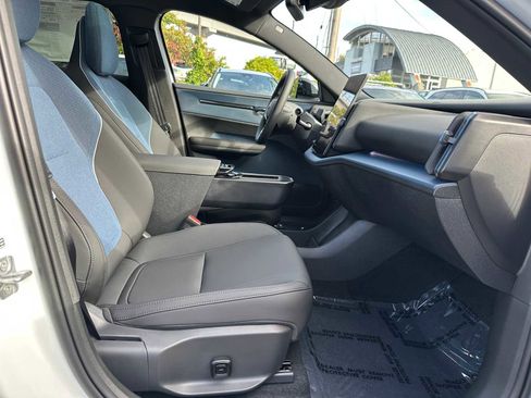 New 2025 Volvo EX30 Plus w/ Protection Package Premier image 18