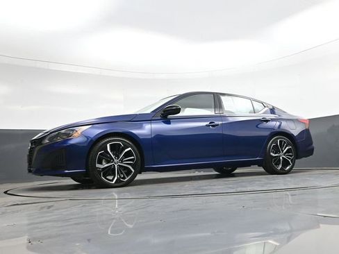 Used 2024 Nissan Altima 2.5 SR FWD image 37