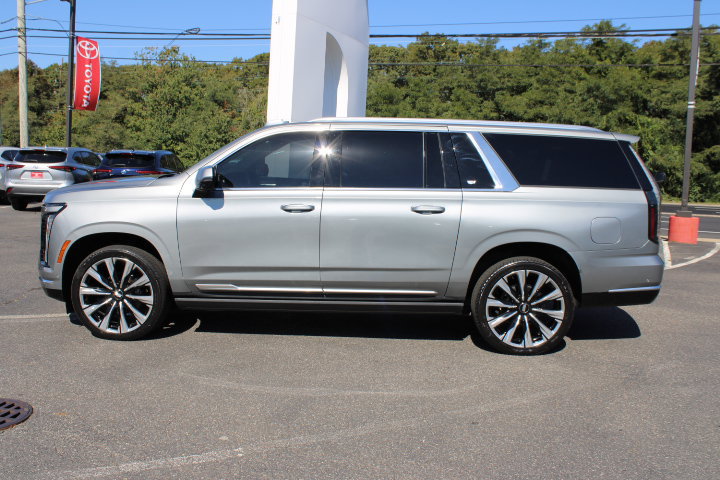 Used 2025 Cadillac Escalade ESV Premium Luxury w/ Touring Package AWD/4WD image 30