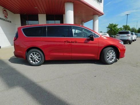 New 2026 Chrysler Pacifica Select image 10