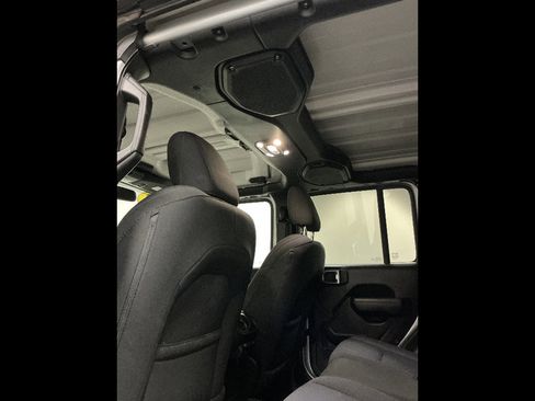 Used 2023 Jeep Gladiator Sport AWD/4WD image 15
