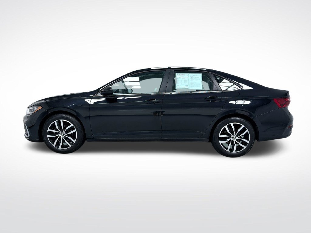 Used 2025 Volkswagen Jetta SE FWD image 11
