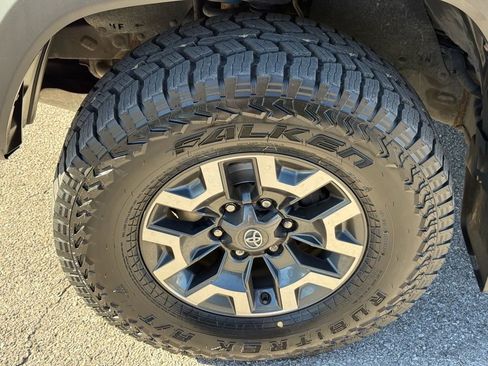 Used 2019 Toyota Tacoma TRD Off-Road image 10