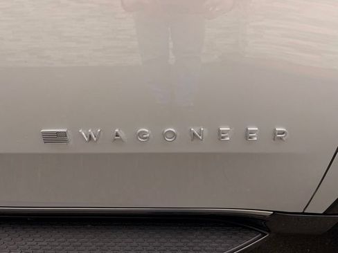 Used 2023 Jeep Wagoneer Series III w/ Preferred Equipment Group AWD/4WD image 39