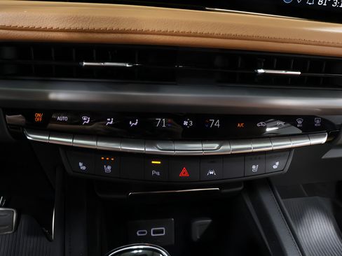 Used 2024 Cadillac XT4 Sport AWD/4WD image 11