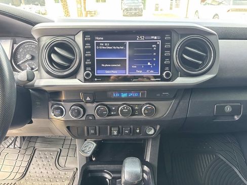 Used 2022 Toyota Tacoma TRD Off-Road AWD/4WD image 25