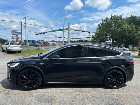 Used 2017 Tesla Model X 100D image 4