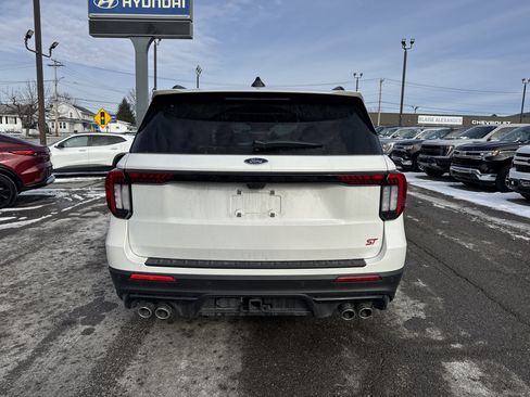 Used 2025 Ford Explorer ST image 4