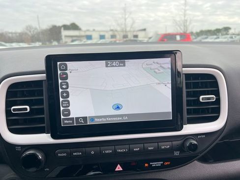 Used 2023 Hyundai Venue Limited image 25