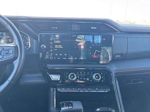 Used 2024 GMC Sierra 1500 AT4 w/ Technology Package AWD/4WD image 18
