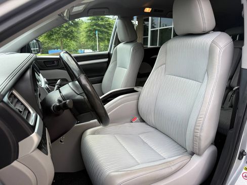 Used 2019 Toyota Highlander Plus w/ Protection Package #3 AWD/4WD image 34
