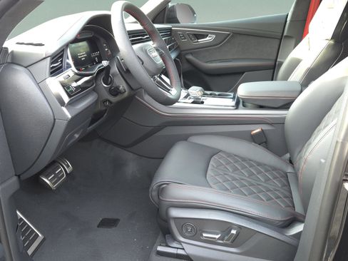 New 2026 Audi SQ8 Prestige image 9