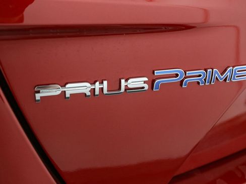 Used 2020 Toyota Prius Prime XLE image 11