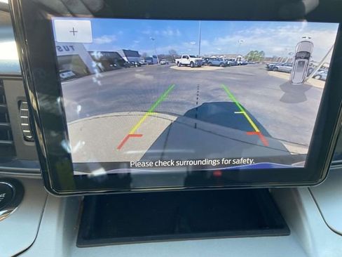 Used 2022 Ford Explorer XLT image 19