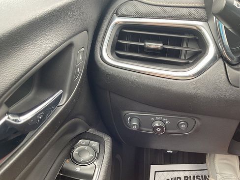 Used 2022 Chevrolet Equinox Premier AWD/4WD image 26