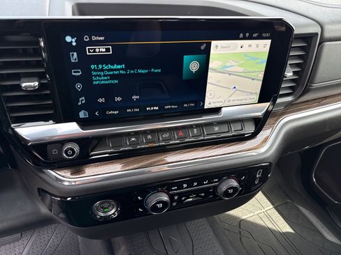 Used 2023 Chevrolet Silverado 1500 LT AWD/4WD image 19