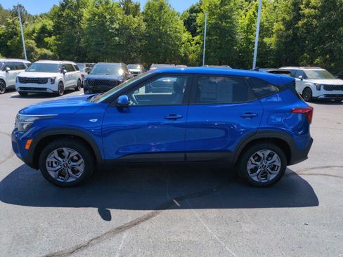 Used 2024 Kia Seltos LX AWD/4WD image 4