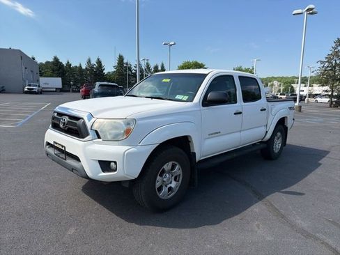 Used 2015 Toyota Tacoma 4x4 Double Cab w/ TRD Off-Road Package image 3