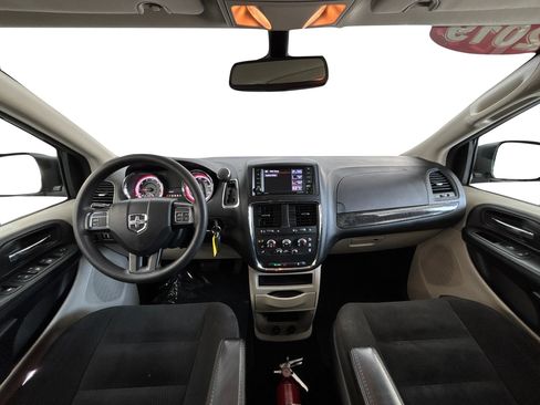 Used 2019 Dodge Grand Caravan SE FWD image 17