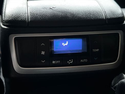 Used 2019 Toyota Highlander XLE w/ Carpet Mat Package (TMS) FWD image 14