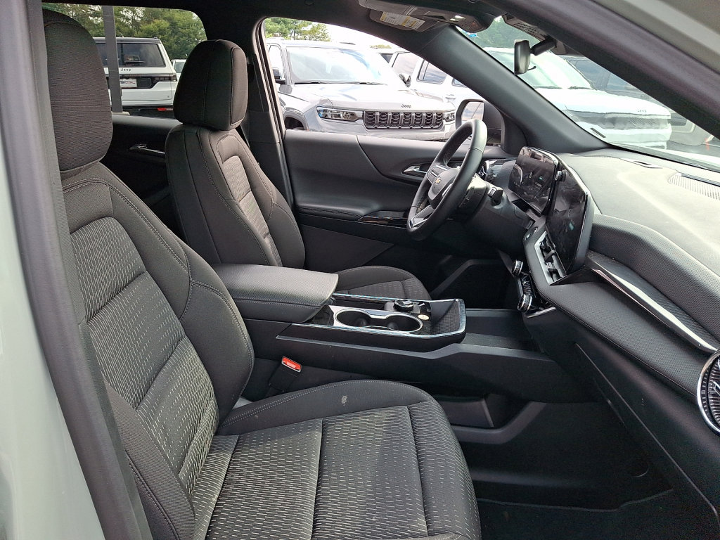 Used 2026 Chevrolet Equinox LT AWD/4WD image 12