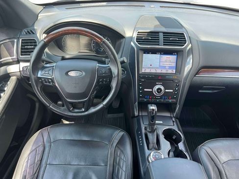 Used 2019 Ford Explorer Platinum AWD/4WD image 17