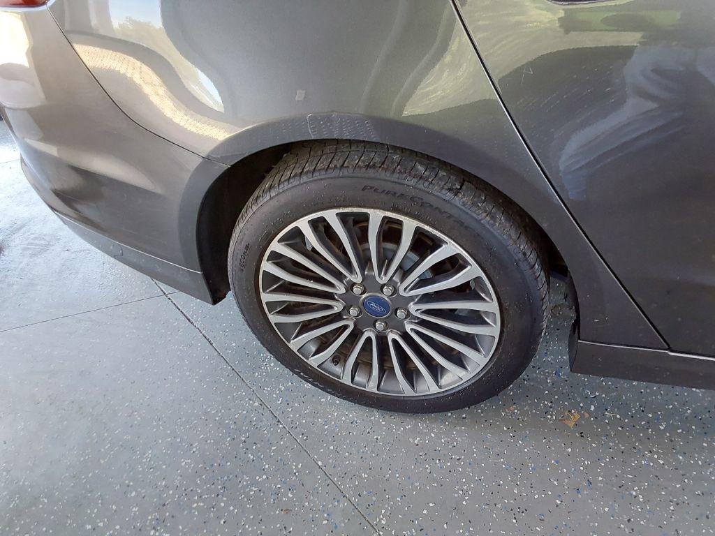 Used 2017 Ford Fusion SE AWD/4WD image 23