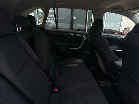 Used 2021 Toyota RAV4 LE FWD image 13