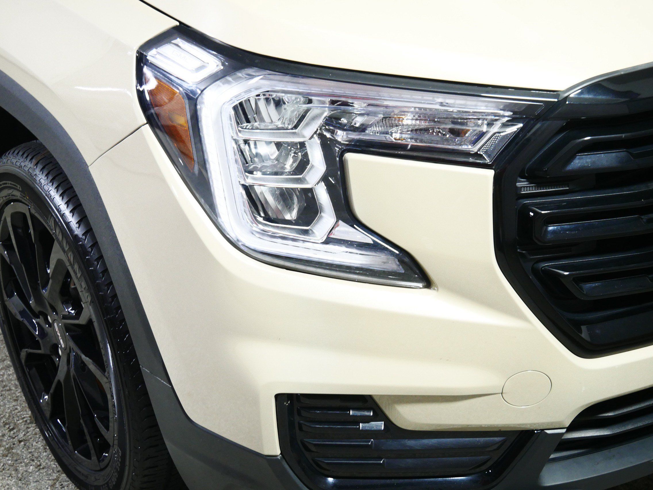 Used 2023 GMC Terrain SLE w/ Driver Convenience Package AWD/4WD image 16