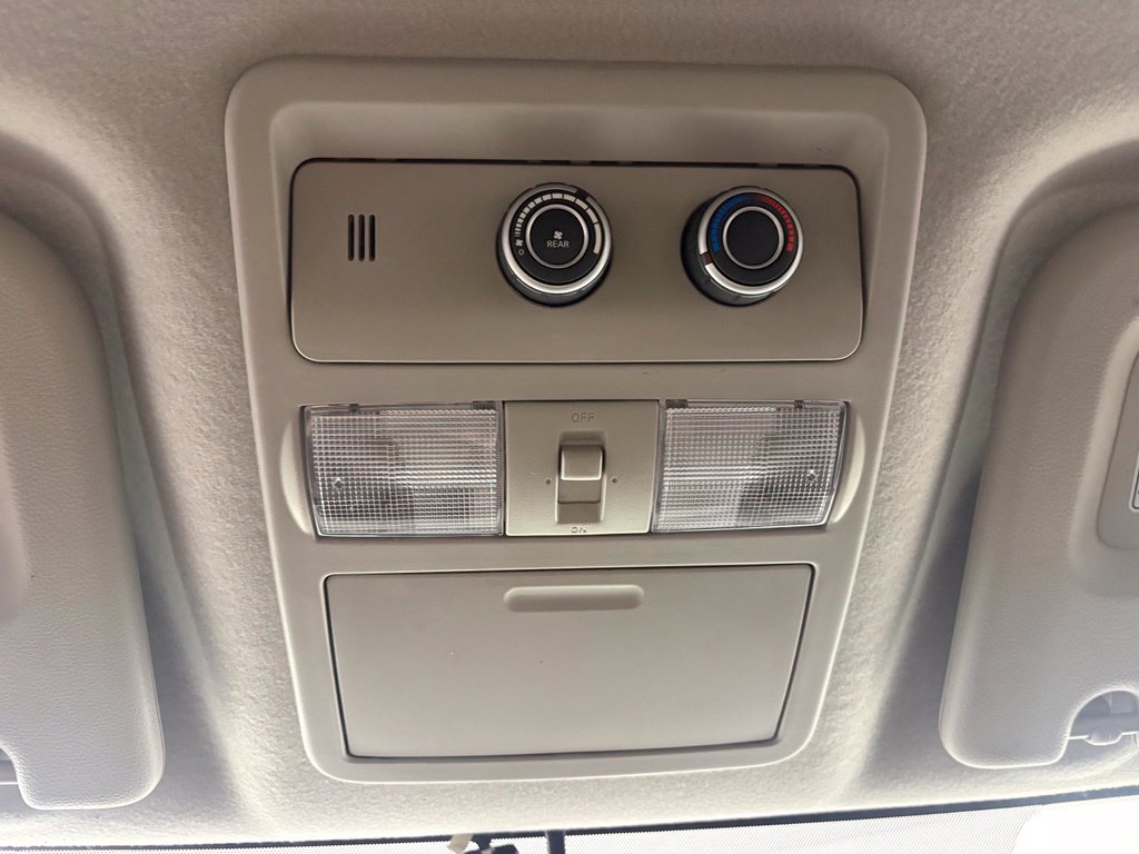Used 2018 Nissan NV 3500 SL RWD image 33