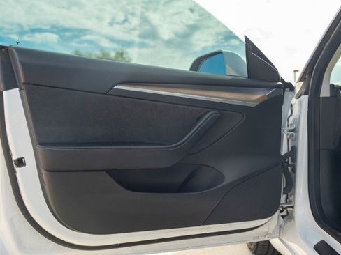 Used 2022 Tesla Model 3 image 25