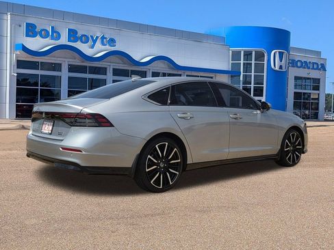 Used 2023 Honda Accord Touring image 5