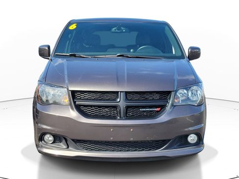 Used 2016 Dodge Grand Caravan SXT FWD image 2