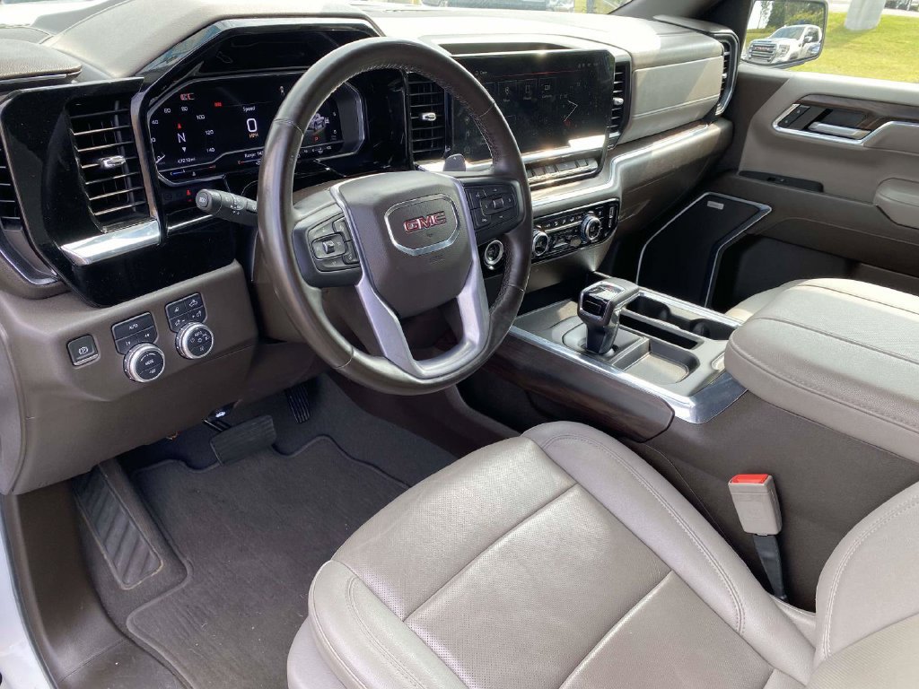 Used 2024 GMC Sierra 1500 SLT w/ SLT Convenience Package AWD/4WD image 17
