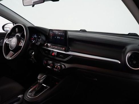 Used 2022 Kia Forte LXS w/ LXS Technology Package image 18
