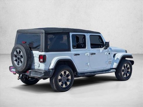 Used 2018 Jeep Wrangler Unlimited Sahara AWD/4WD image 5
