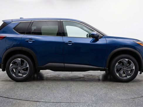 Used 2025 Nissan Rogue SV image 11