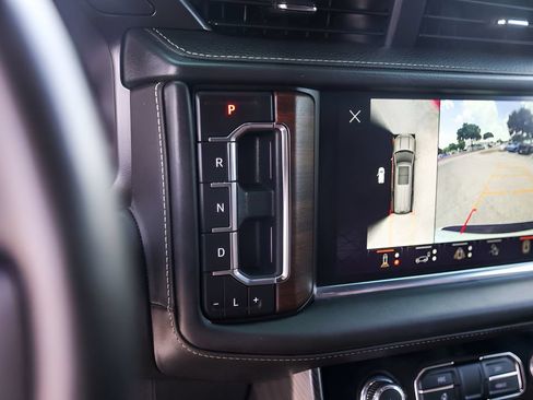 Used 2024 GMC Yukon XL Denali Ultimate AWD/4WD image 17